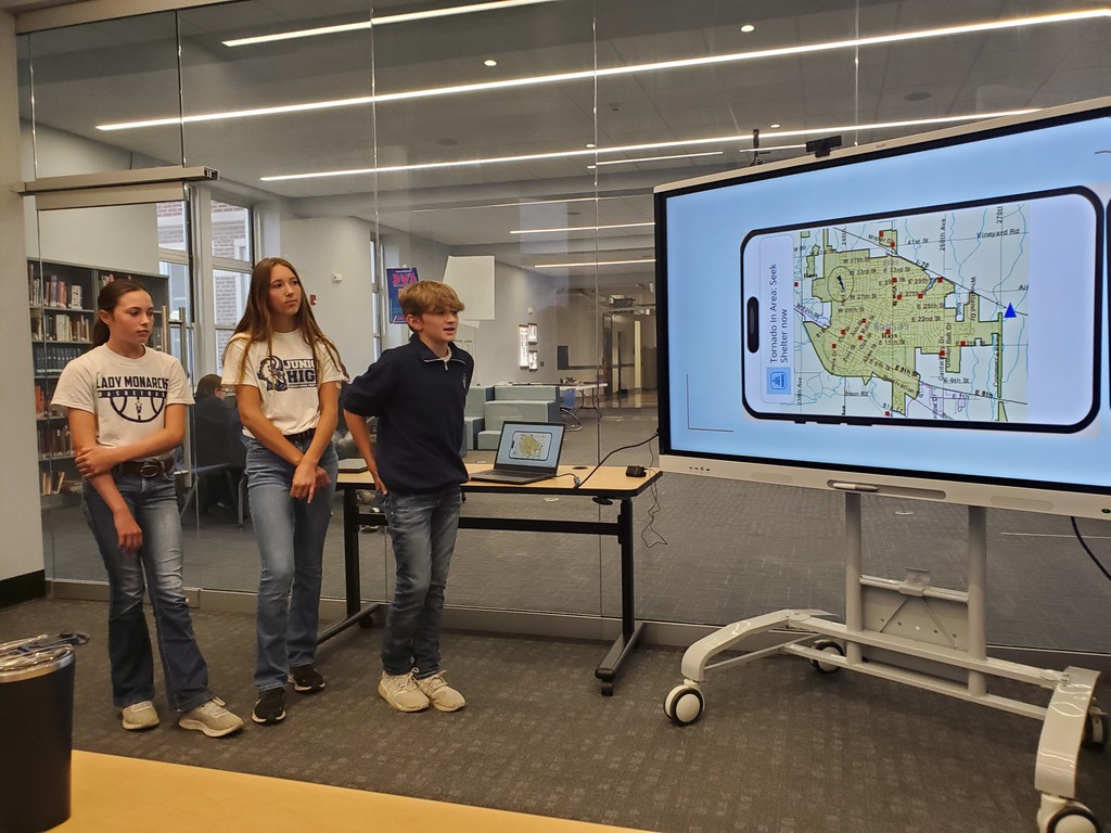 TMP-M 7th graders present their weather app to the adult panel