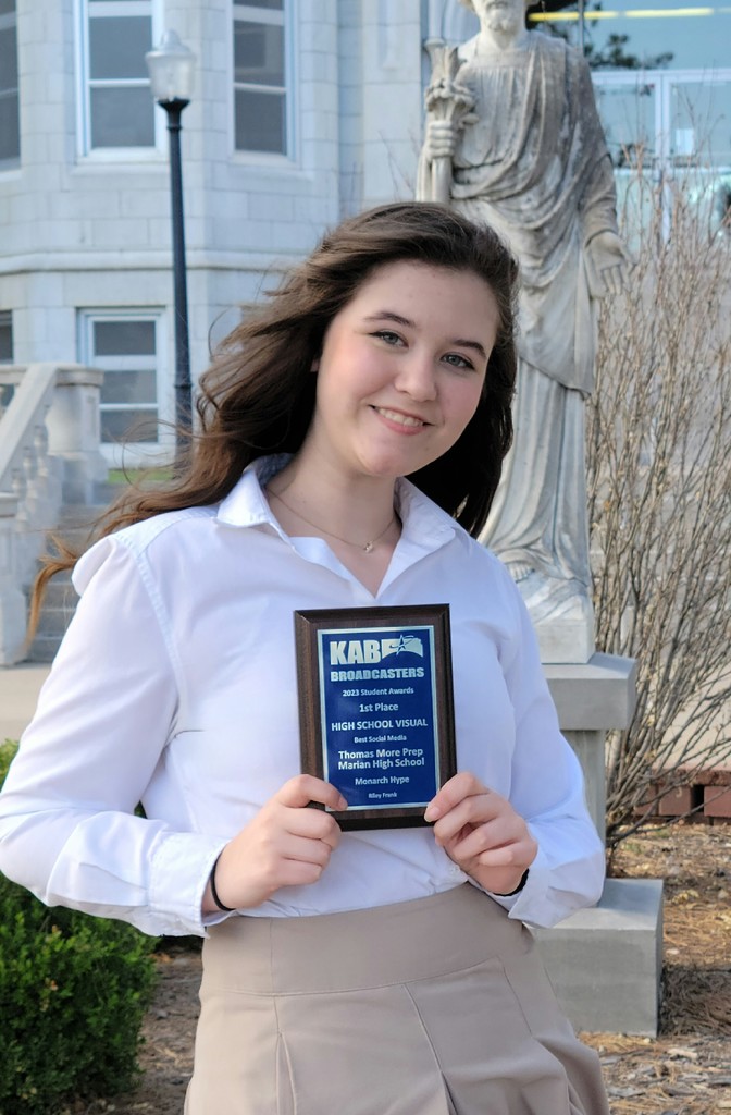 Riley Frank poses with her KAB award in 2023